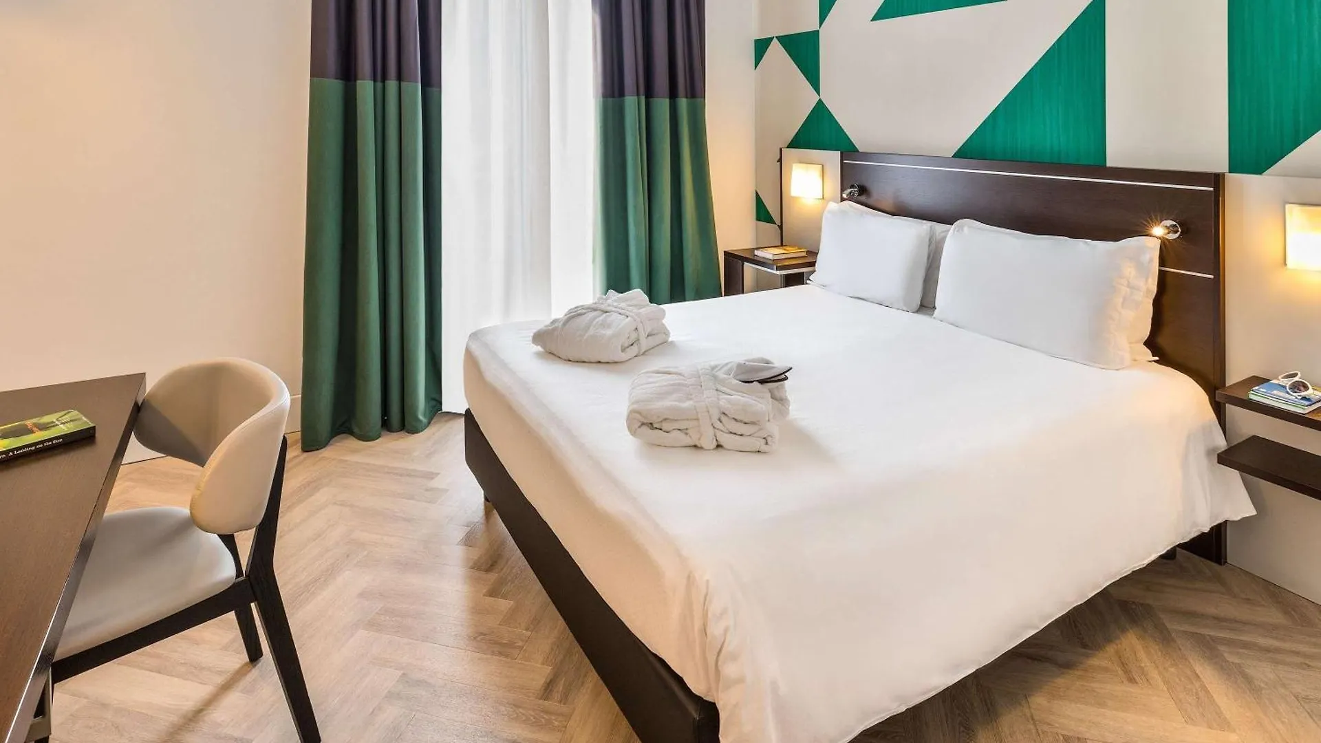 **** Hotel Mercure Napoli Centro Angioino Italy