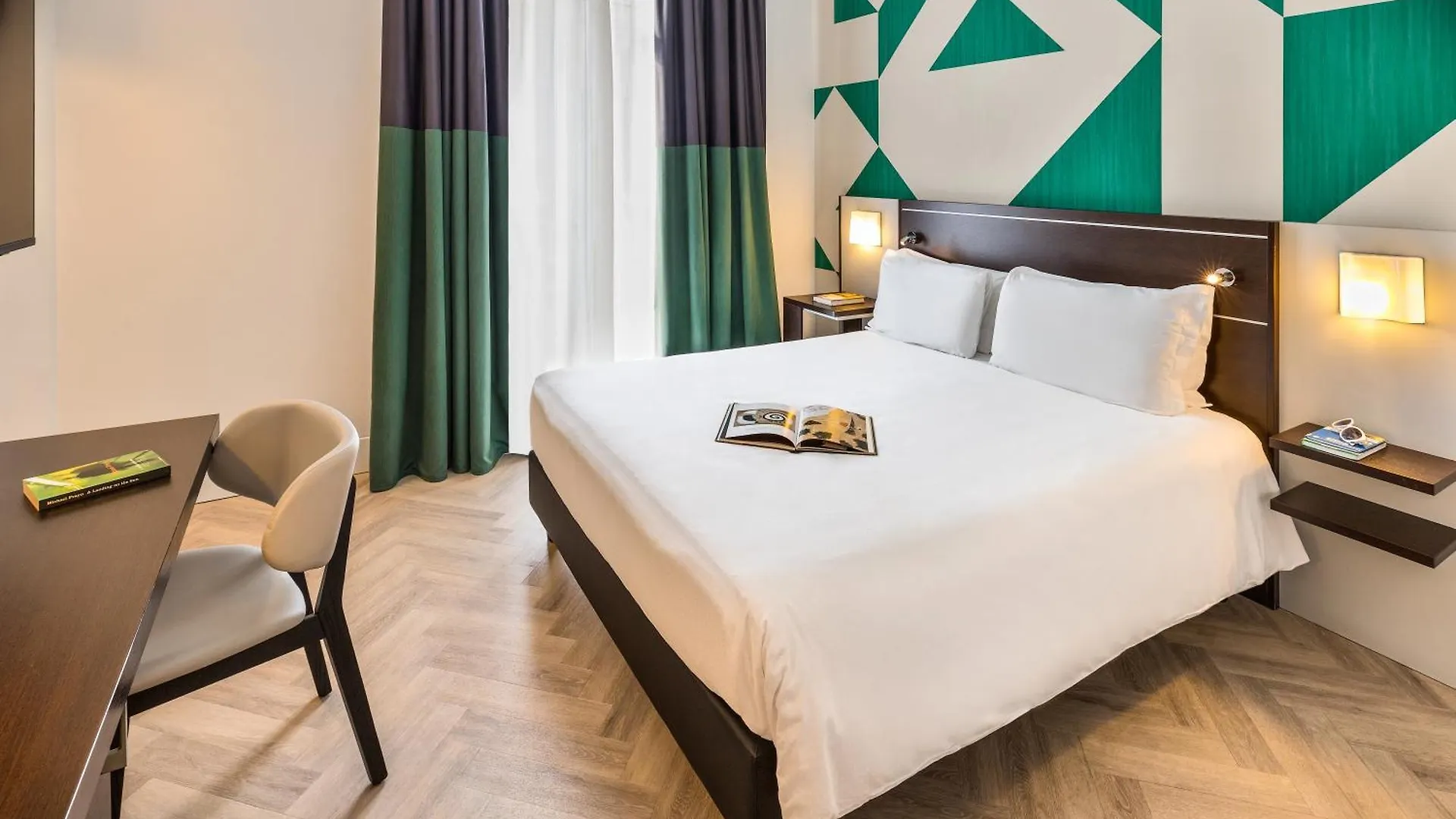 Mercure Napoli Centro Angioino 4*, Naples