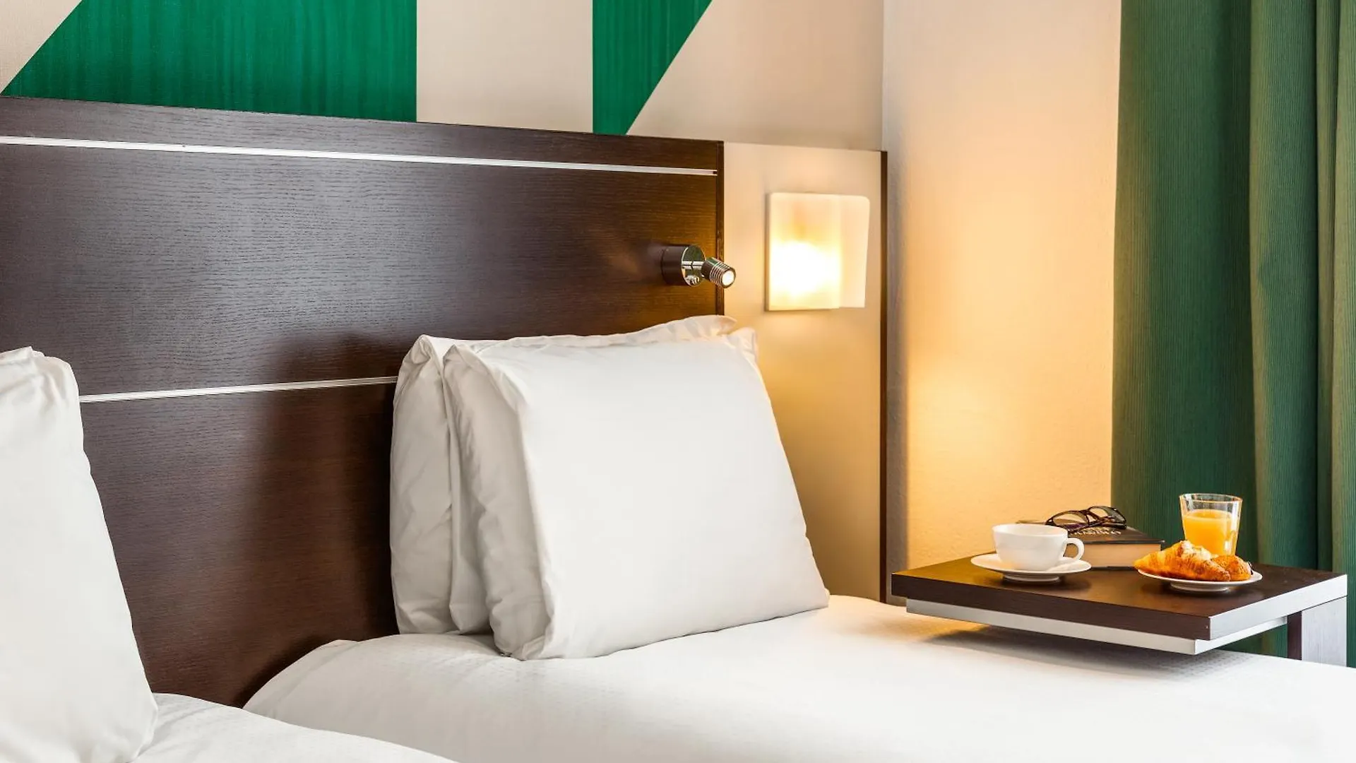 **** Hotel Mercure Napoli Centro Angioino Italy