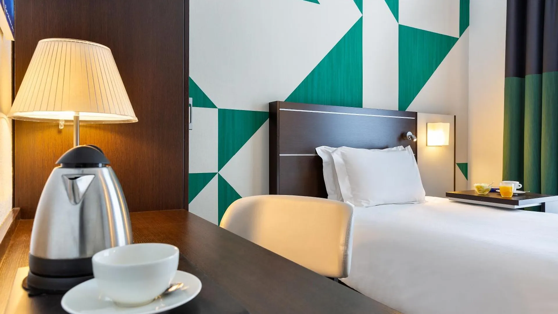 Mercure Napoli Centro Angioino 4*, Naples