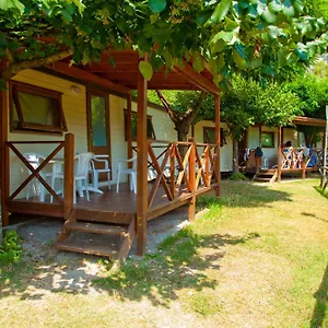 https://campeggio-pian-dei-boschi.hotelitalianriviera.com